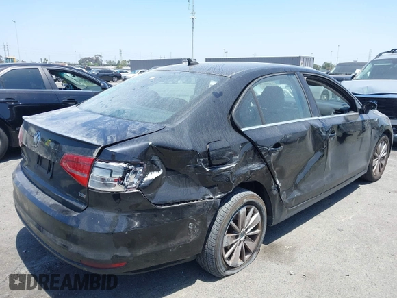 2015 Volkswagen Jetta SE z VIN 3VWD07AJ1FM284890, wystawiony jako IAAI lot #42328592 z przebiegiem 92 880 mil mil oraz . Historia ofert i sprzedaży dostępna na DreamBid. Obrazek 4.