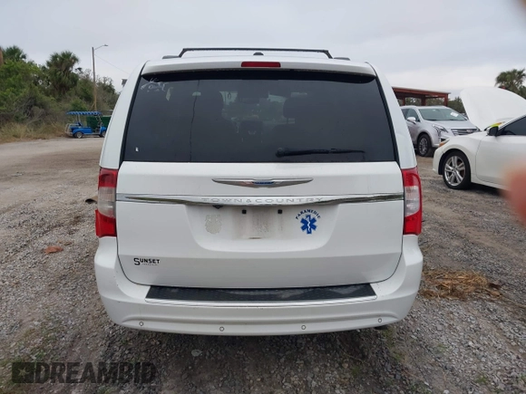 2014 Chrysler Town & Country Touring-L with VIN 2C4RC1CG7ER460427, listed as a IAAI auction lot 40876176 with 177,707 mi miles. Bid and sale history available at carsss.com. Image 16.