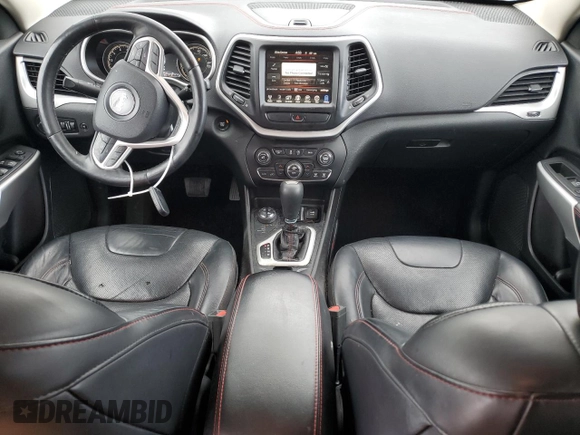 2017 Jeep Cherokee Trailhawk z VIN 1C4PJMBS0HW577055, wystawiony jako Copart lot #56428235 z przebiegiem 137 296 mil mil oraz Szkoda całkowita • Salvage title. Historia ofert i sprzedaży dostępna na DreamBid. Obrazek 8.