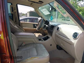 2006 Ford Expedition Eddie Bauer z VIN 1FMPU17506LA44450, wystawiony jako IAAI lot #42267018 z przebiegiem 265 891 mil mil oraz . Historia ofert i sprzedaży dostępna na DreamBid. Obrazek 5.