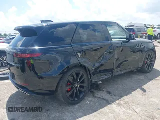 2024 Land Rover Range Rover Sport Dynamic SE z VIN SAL1L9FU8RA178264, wystawiony jako IAAI lot #41921344 z przebiegiem 9 851 mil mil oraz . Historia ofert i sprzedaży dostępna na DreamBid. Obrazek 4.