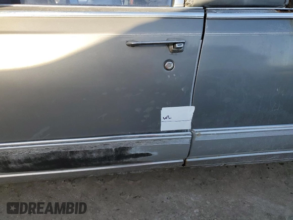 1990 Cadillac Brougham z VIN 1G6DW5472LR711206, wystawiony jako Copart lot #75627814 z przebiegiem Nie podano mil oraz Nie do naprawy. Historia ofert i sprzedaży dostępna na DreamBid. Obrazek 12.