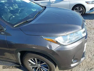 2019 Toyota Highlander SE with VIN 5TDJZRFH7KS950268, listed as a IAAI auction lot 40516162 with 37,868 mi miles. Bid and sale history available at carsss.com. Image 6.