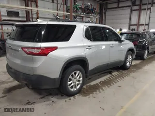 2020 Chevrolet Traverse LT Cloth with VIN 1GNEVGKWXLJ251423, listed as a IAAI auction lot 41650180 with 28,815 mi miles. Bid and sale history available at carsss.com. Image 4.