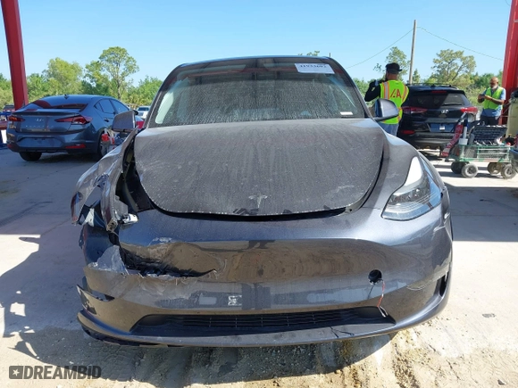 2025 Tesla Model Y Long Range with VIN 7SAYGDEE3SA367750, listed as a IAAI auction lot 41933682 with 1,127 mi miles. Bid and sale history available at carsss.com. Image 6.