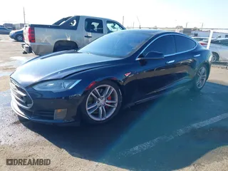 2013 Tesla Model S with VIN 5YJSA1CG6DFP08510, listed as a IAAI auction lot 41451117 with 135048 miles. Bid and sale history available at carsss.com. Image 18.