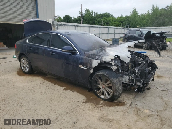 2017 Jaguar XF 35t Premium с VIN SAJBD4BV2HCY34618, выставлен на аукционе Copart как лот 56974315 с пробегом Не указан миль и На запчасти • Non repairable. История ставок и продаж доступна на DreamBid. Изображение 4.
