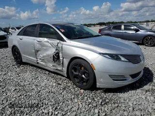 2013 Lincoln MKZ z VIN 3LN6L2G94DR820729, wystawiony jako Copart lot #53243145 z przebiegiem 111 753 mil mil oraz Szkoda całkowita • Salvage title. Historia ofert i sprzedaży dostępna na DreamBid. Obrazek 4.