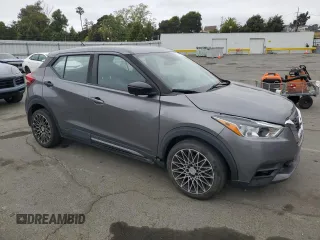 2020 Nissan Kicks S z VIN 3N1CP5BV4LL523594, wystawiony jako Copart lot #54453555 z przebiegiem 67 361 mil mil oraz Szkoda całkowita • Salvage title. Historia ofert i sprzedaży dostępna na DreamBid. Obrazek 4.