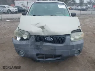 2005 Ford Escape XLT with VIN 1FMYU93135DA07844, listed as a IAAI auction lot 41786019 with 118,840 mi miles. Bid and sale history available at carsss.com. Image 6.