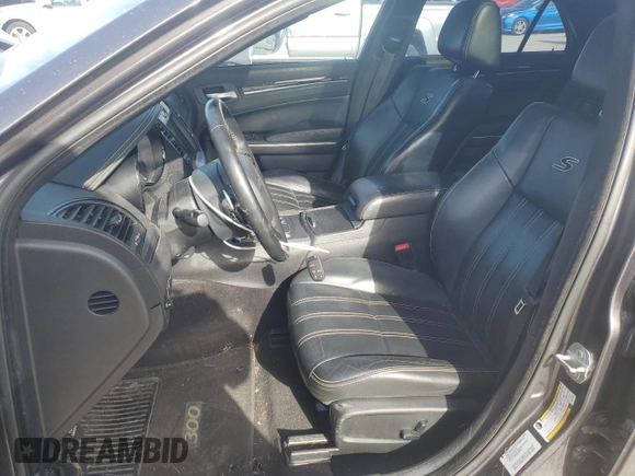 2016 Chrysler 300 S z VIN 2C3CCABG6GH167834, wystawiony jako Copart lot #48224735 z przebiegiem 93 777 mil mil oraz Szkoda całkowita • Salvage title. Historia ofert i sprzedaży dostępna na DreamBid. Obrazek 7.