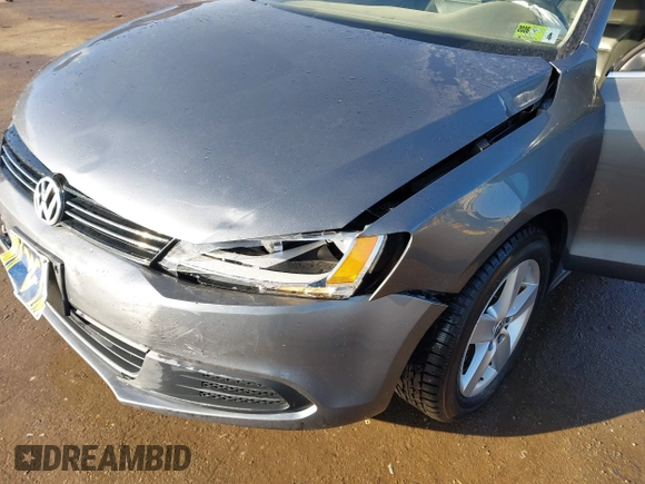 2014 Volkswagen Jetta TDI with VIN 3VWLL7AJ7EM276956, listed as a IAAI auction lot 41865670 with 135,159 mi miles and . Bid and sale history available at DreamBid. Image 17.
