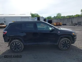2020 Jeep Compass Trailhawk z VIN 3C4NJDDB7LT195317, wystawiony jako IAAI lot #42325122 z przebiegiem 97 858 mil mil oraz . Historia ofert i sprzedaży dostępna na DreamBid. Obrazek 13.