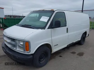 2000 Chevrolet City Express Cargo z VIN 1GCFG15W5Y1120830, wystawiony jako IAAI lot #42495576 z przebiegiem 266 346 mil mil oraz . Historia ofert i sprzedaży dostępna na DreamBid. Obrazek 2.
