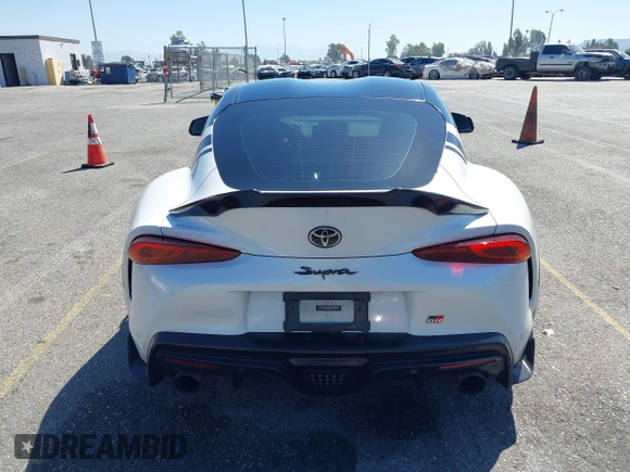 2020 Toyota GR Supra 3.0 with VIN WZ1DB4C09LW031264, listed as a IAAI auction lot 42021484 with 27,343 mi miles. Bid and sale history available at carsss.com. Image 17.
