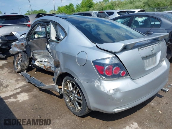 2010 Scion tC z VIN JTKDE3B71A0306892, wystawiony jako IAAI lot #42223580 z przebiegiem Nie podano mil oraz . Historia ofert i sprzedaży dostępna na DreamBid. Obrazek 3.