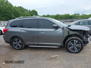 2020 Nissan Pathfinder Platinum z VIN 5N1DR2DM1LC585198, wystawiony jako IAAI lot #42451764 z przebiegiem 60 692 mil mil oraz . Historia ofert i sprzedaży dostępna na DreamBid. Obrazek 13.