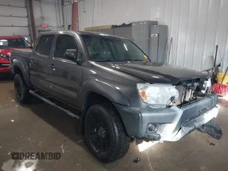 2015 Toyota Tacoma PreRunner z VIN 5TFJX4GN1FX041858, wystawiony jako IAAI lot #41631569 z przebiegiem 79 780 mil mil oraz . Historia ofert i sprzedaży dostępna na DreamBid. Obrazek 1.
