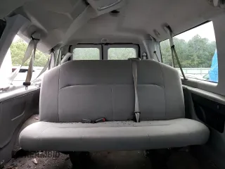 2011 Ford Econoline Passenger XL z VIN 1FBSS3BL5BDB10912, wystawiony jako Copart lot #42897565 z przebiegiem 81 907 mil mil oraz Nie do naprawy • Non repairable. Historia ofert i sprzedaży dostępna na DreamBid. Obrazek 10.