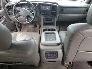 2004 GMC Yukon SLT with VIN 1GKEK13Z74J295635, listed as a Copart auction lot 70412114 with 262,062 mi miles and Salvage Title. Bid and sale history available at carsss.com. Image 8.