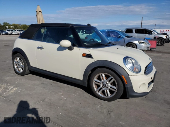 2014 MINI Convertible z VIN WMWZN3C5XET569992, wystawiony jako Copart lot #81044304 z przebiegiem 132 967 mil mil oraz Czysty tytuł • Clean title. Historia ofert i sprzedaży dostępna na DreamBid. Obrazek 4.