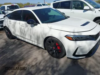 2025 Honda Civic Type R z VIN JHMFL5G4XSX002063, wystawiony jako IAAI lot #41979140 z przebiegiem 3926 mil mil oraz . Historia ofert i sprzedaży dostępna na DreamBid. Obrazek 1.