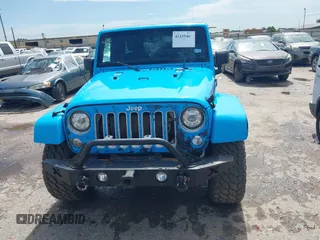 2017 Jeep Wrangler Unlimited Sahara z VIN 1C4BJWEG9HL722849, wystawiony jako IAAI lot #42435486 z przebiegiem 107 571 mil mil oraz . Historia ofert i sprzedaży dostępna na DreamBid. Obrazek 12.
