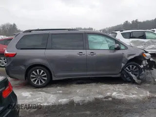 2020 Toyota Sienna XLE with VIN 5TDDZ3DC3LS240464, listed as a IAAI auction lot 41663051 with 41,602 mi miles. Bid and sale history available at carsss.com. Image 13.