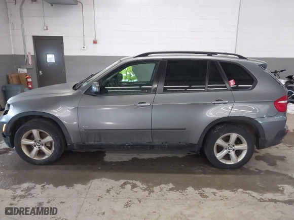 2009 BMW X5 30i with VIN 5UXFE43559L272922, listed as a IAAI auction lot 41723504 with 210,793 mi miles. Bid and sale history available at carsss.com. Image 14.