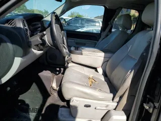 2010 Chevrolet Silverado 1500 LT with VIN 1GCSCSE06AZ133718, listed as a Copart auction lot 48911275 with 232,479 mi miles and Salvage Title. Bid and sale history available at DreamBid. Image 7.