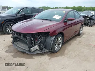 2015 Chrysler 200 S z VIN 1C3CCCBB2FN566360, wystawiony jako IAAI lot #42381146 z przebiegiem 99 767 mil mil oraz . Historia ofert i sprzedaży dostępna na DreamBid. Obrazek 2.