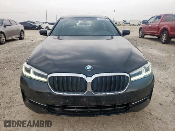 2021 BMW 5 Series 530i z VIN WBA53BH00MCF87964, wystawiony jako Copart lot #55926825 z przebiegiem 88 880 mil mil oraz Czysty tytuł • Clean title. Historia ofert i sprzedaży dostępna na DreamBid. Obrazek 5.
