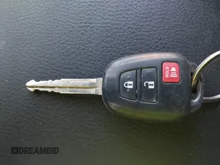 2021 Toyota Tacoma SR z VIN 3TYAX5GN2MT020997, wystawiony jako IAAI lot #40991578 z przebiegiem 81 509 mil mil oraz . Historia ofert i sprzedaży dostępna na DreamBid. Obrazek 11.