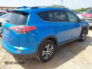 2017 Toyota RAV4 LE z VIN JTMZFREV1HJ719312, wystawiony jako IAAI lot #42269184 z przebiegiem 61 359 mil mil oraz . Historia ofert i sprzedaży dostępna na DreamBid. Obrazek 4.