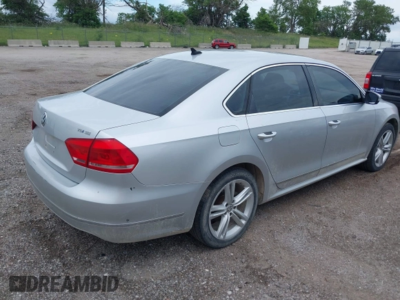 2013 Volkswagen Passat SE z VIN 1VWBN7A30DC056730, wystawiony jako IAAI lot #42542464 z przebiegiem 190 608 mil mil oraz . Historia ofert i sprzedaży dostępna na DreamBid. Obrazek 4.