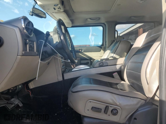 2003 Hummer H2 with VIN 5GRGN23U13H147071, listed as a Copart auction lot 82255674 with 272,215 mi miles and Salvage Title. Bid and sale history available at carsss.com. Image 7.