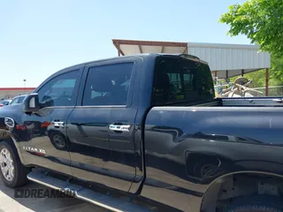2016 Nissan Titan Platinum Reserve z VIN 1N6BA1F29GN505226, wystawiony jako IAAI lot #42016948 z przebiegiem 176 821 mil mil oraz . Historia ofert i sprzedaży dostępna na DreamBid. Obrazek 14.