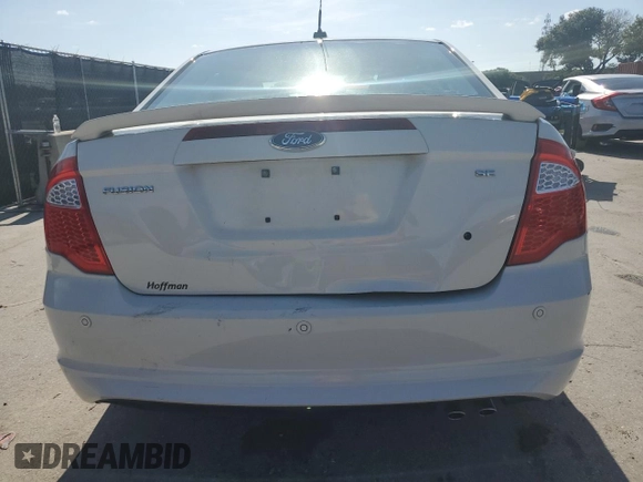 2012 Ford Fusion SE z VIN 3FAHP0HA7CR133859, wystawiony jako Copart lot #61153125 z przebiegiem 100 822 mil mil oraz Czysty tytuł • Clean title. Historia ofert i sprzedaży dostępna na DreamBid. Obrazek 6.