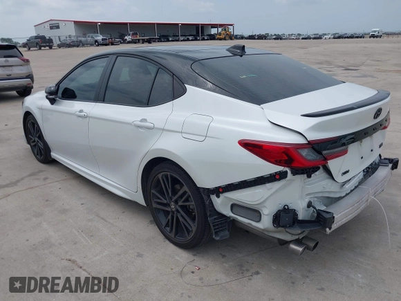2025 Toyota Camry LE z VIN 4T1DAACK2SU016483, wystawiony jako IAAI lot #42123233 z przebiegiem 19 686 mil mil oraz . Historia ofert i sprzedaży dostępna na DreamBid. Obrazek 3.