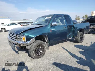 1997 Toyota T100 SR5 with VIN JT4UN24D8V0047084, listed as a Copart auction lot 82485654 with 181,596 mi miles and Salvage Title. Bid and sale history available at DreamBid. Image 1.