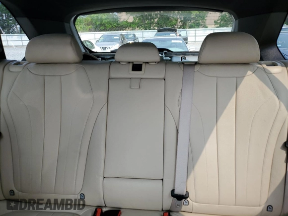 2015 BMW X5 xDrive50i z VIN 5UXKR6C5XF0J77462, wystawiony jako Copart lot #58912895 z przebiegiem 100 086 mil mil oraz Czysty tytuł • Clean title. Historia ofert i sprzedaży dostępna na DreamBid. Obrazek 10.