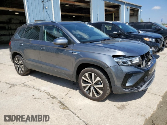 2024 Volkswagen Taos SE z VIN 3VVSX7B20RM012706, wystawiony jako Copart lot #55919195 z przebiegiem 47 610 mil mil oraz Tytuł czysty. Historia ofert i sprzedaży dostępna na DreamBid. Obrazek 4.