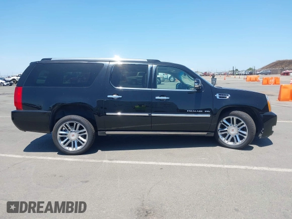 2014 Cadillac Escalade ESV Platinum z VIN 1GYS3KEF5ER161787, wystawiony jako IAAI lot #42358806 z przebiegiem 120 317 mil mil oraz . Historia ofert i sprzedaży dostępna na DreamBid. Obrazek 13.