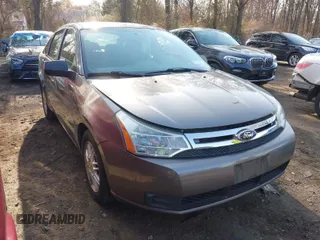 2011 Ford Focus SE with VIN 1FAHP3FN7BW172552, listed as a IAAI auction lot 41931964 with 33,553 mi miles. Bid and sale history available at carsss.com. Image 1.