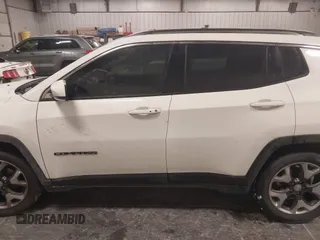 2019 Jeep Compass Limited with VIN 3C4NJCCB1KT662905, listed as a IAAI auction lot 41572268 with 105,377 mi miles. Bid and sale history available at carsss.com. Image 14.