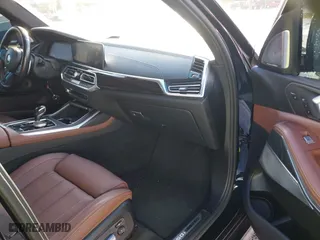 2021 BMW X7 M50i with VIN 5UXCX6C06M9H34992, listed as a IAAI auction lot 41513197 with 22,029 mi miles. Bid and sale history available at carsss.com. Image 5.