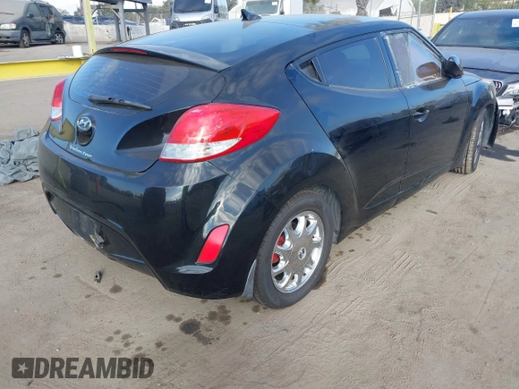 2013 Hyundai Veloster w/Gray Int with VIN KMHTC6AD1DU141372, listed as a IAAI auction lot 41349170 with 1 mi miles. Bid and sale history available at carsss.com. Image 4.