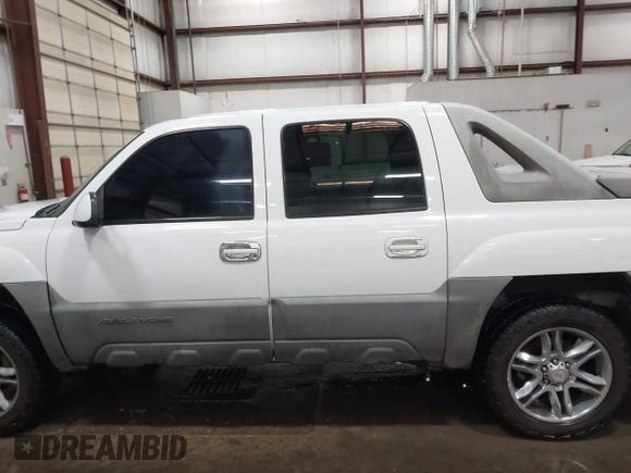2002 Chevrolet Avalanche z VIN 3GNEC13T92G131605, wystawiony jako IAAI lot #41481400 z przebiegiem Nie podano mil oraz . Historia ofert i sprzedaży dostępna na DreamBid. Obrazek 14.