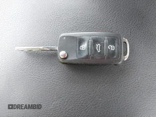 2015 Volkswagen Passat Wolfsburg Edition z VIN 1VWAS7A36FC022590, wystawiony jako IAAI lot #42310685 z przebiegiem 116 348 mil mil oraz . Historia ofert i sprzedaży dostępna na DreamBid. Obrazek 11.
