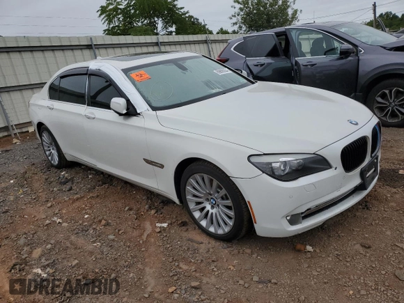 2012 BMW 7 Series 750Li xDrive z VIN WBAKC8C54CC434833, wystawiony jako Copart lot #69899284 z przebiegiem 110 959 mil mil oraz Szkoda całkowita • Salvage title. Historia ofert i sprzedaży dostępna na DreamBid. Obrazek 4.